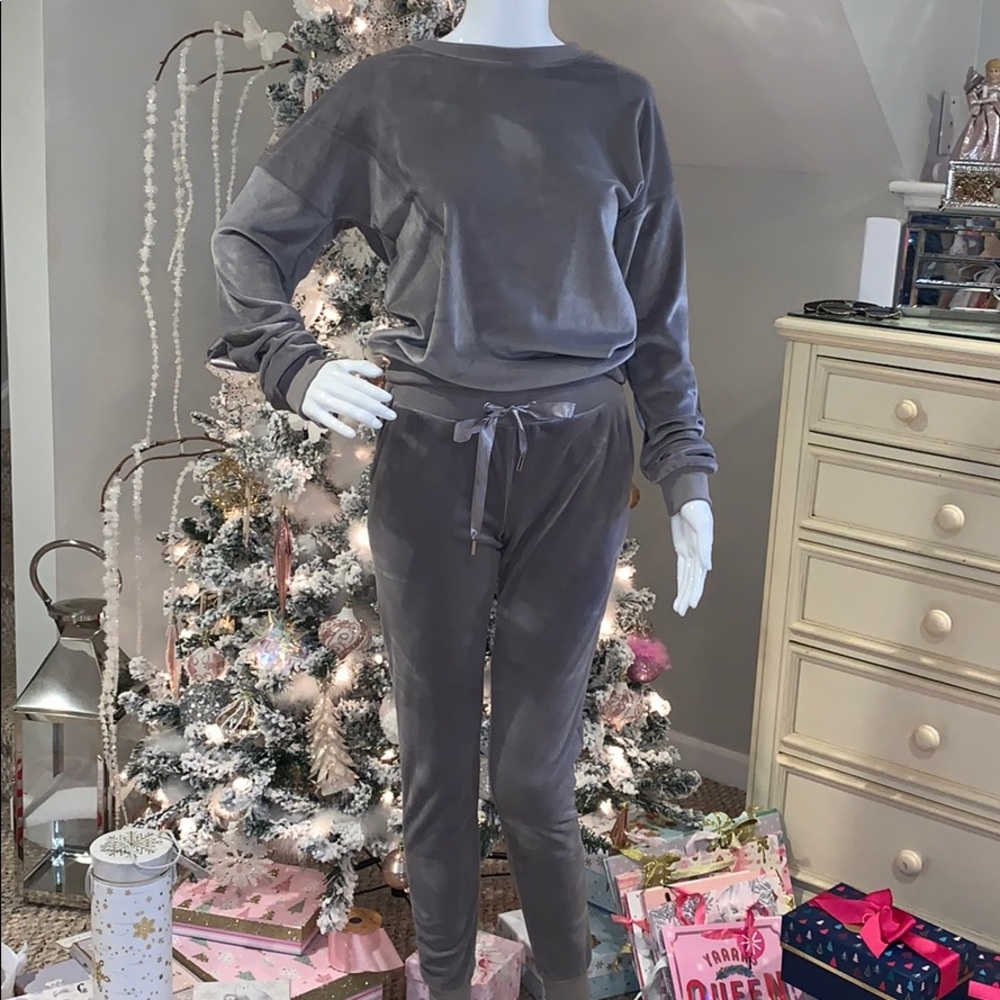 Gray Valore two-piece sweater and sweatpants set